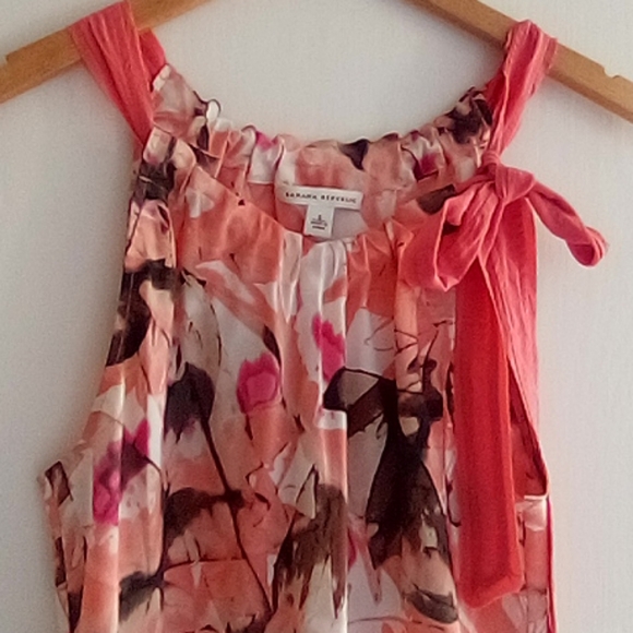 Banana Republic silk Coral and Floral Blouse - Picture 2 of 7